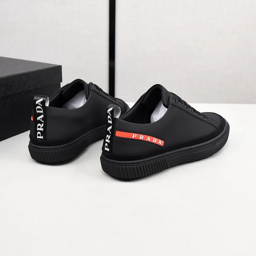 【PRADA】Men's shoes 💰400💰. Detonate the whole place! An international brand that is constantly innovating. This men's casual shoe is the original version. It is made of cowhide leather at a ratio of one to one at the store. It has leather feet and rubber non-slip outsole. It is breathable and comfortable. Quality speaks for itself. 👄38-44